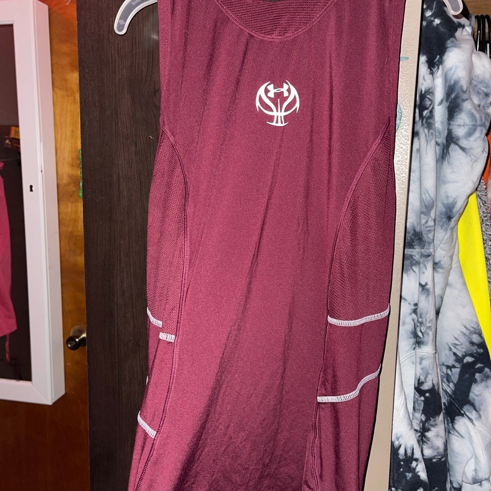 Under Armour Heat Gear sleeveless shirt size: Large